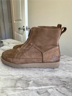 UGG Australia Deconstructed Front Zip Boots size 9
